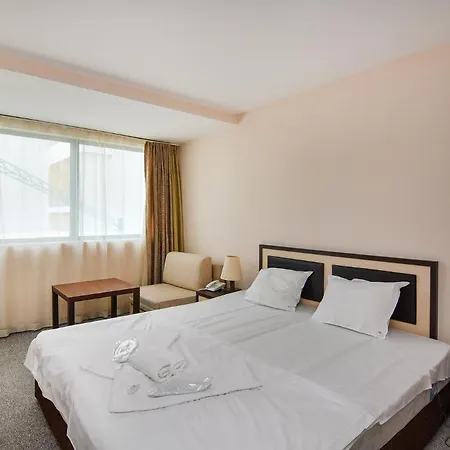 Budget Beachfront Golden Sands Апартамент Варна