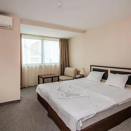 Апартамент Budget Beachfront Golden Sands *