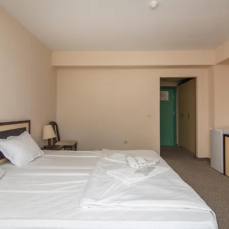 Budget Beachfront Golden Sands Апартамент Варна