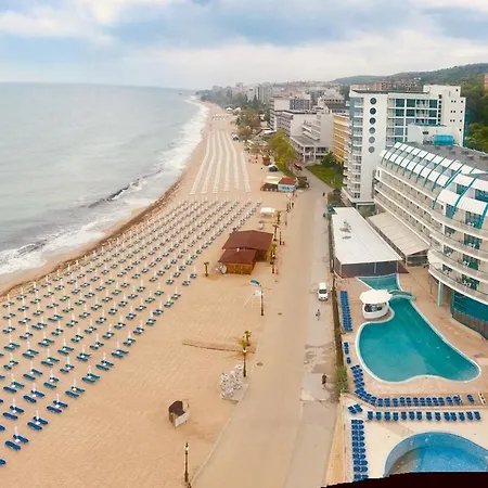 Budget Beachfront Golden Sands Apartment Varna