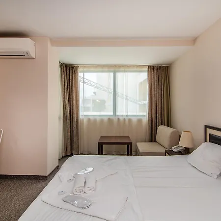 Budget Beachfront Golden Sands