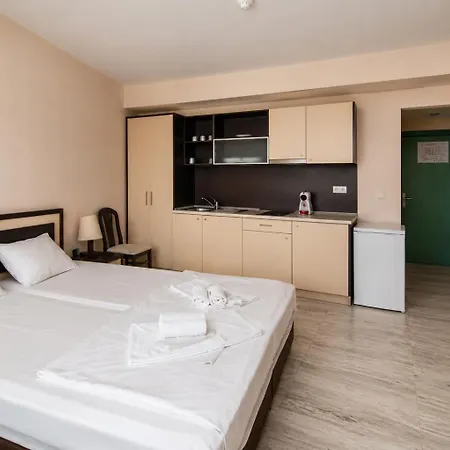 Budget Beachfront Golden Sands Apartment